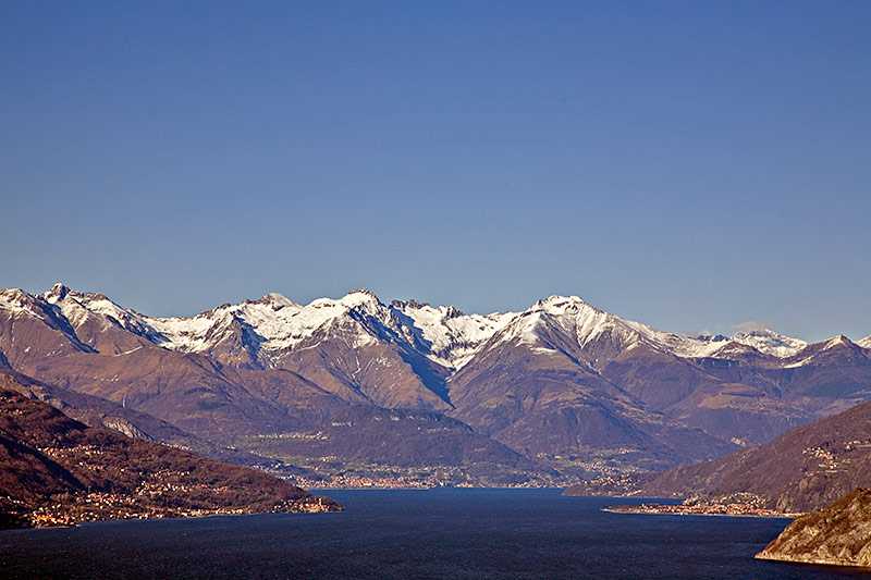 lake-como-bellagio-is-a-comune-located-on-the-tip-of-lake-como-peninsula-at-the-intersection-of-the