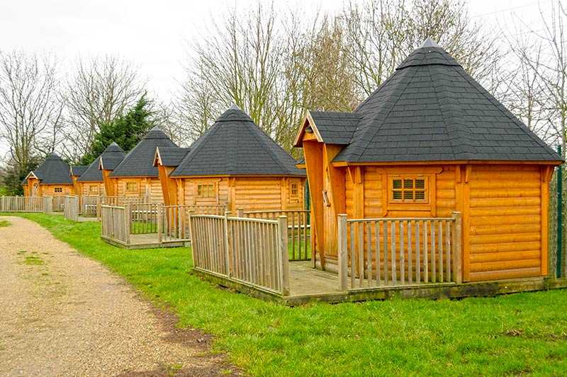 lee-valley-park-wooden-cabins-at-camping-site-in-lee-valley-park