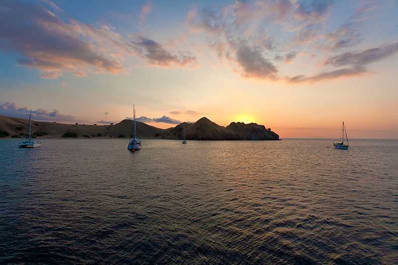 komodo-national-park-sailing-around-the-islands-is-also-popular