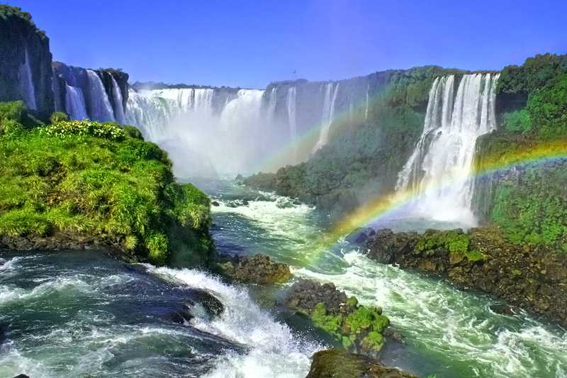iguazu-falls-during-the-dry-season-of-2006-iguazu-falls-had-an-amount-of-water-of-only-300-m3-10594