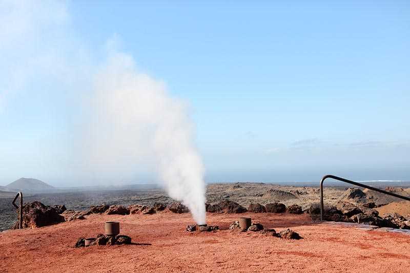 timanfaya-national-park-in-most-active-areas-temperature-vary-between-100degc-and-600degc-212degf