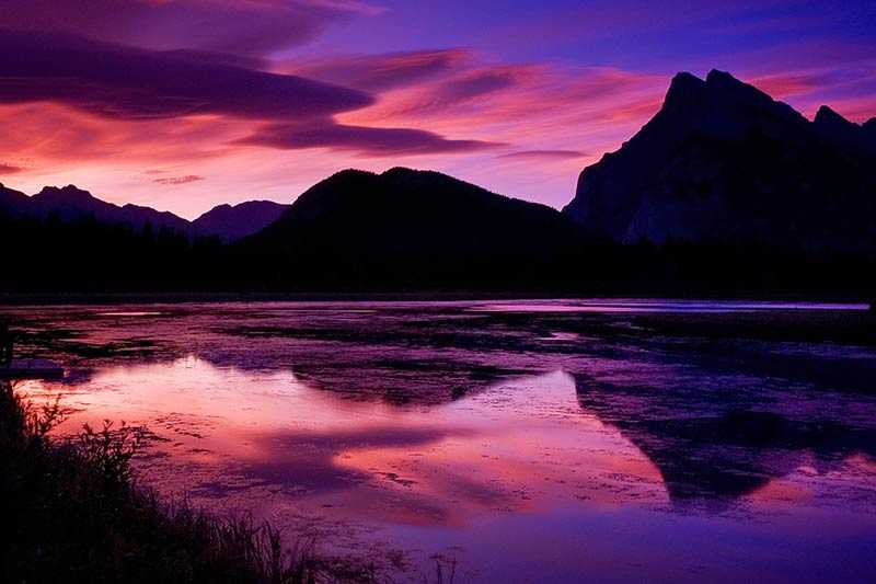 banff-national-park-sunrise-over-mt-rundle-at-the-vermillion-lakes-in-banff-national-park