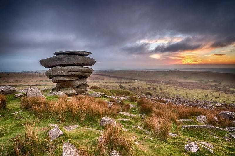 cheesewring-the-cheesewring-a-rocky-outcrop-of-granite-near-the-minions-on-bodmin-moor-in-cornwall