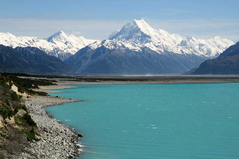 mount-cook-mount-cook-with-lake-pukaki-in-the-foreground
