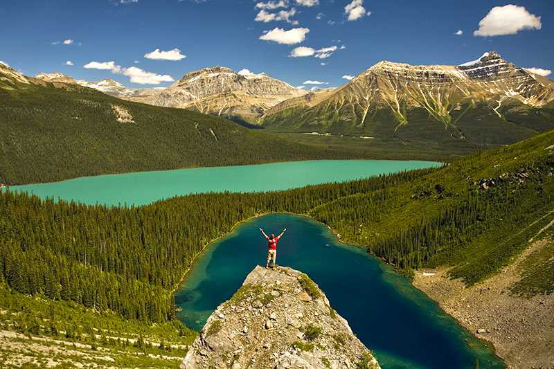 banff-national-park-a-beautiful-landscape-with-turquoise-lake-lake-margaret-and-canadian-rockies-in