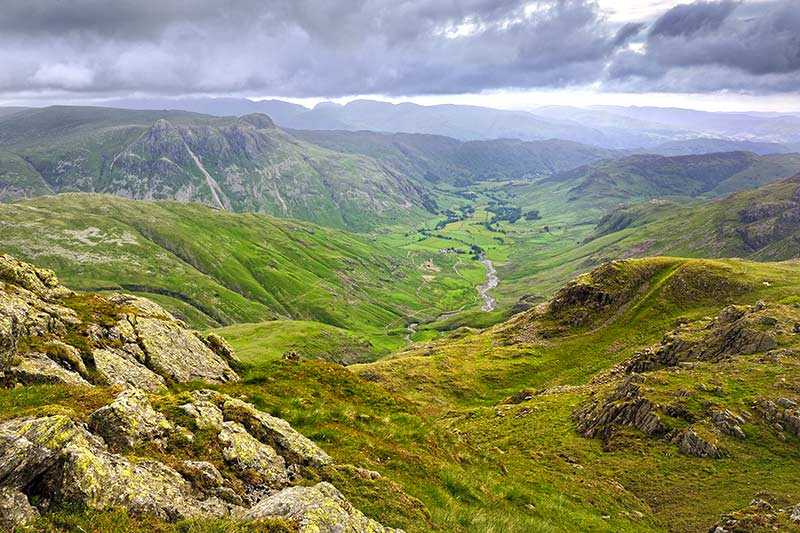 great-langdale-valley-the-langdale-pikes-and-valley