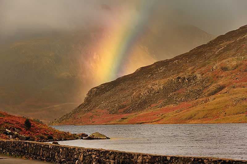 snowdonia-national-park-a-dramatic-rainbow-in-stormy-weather-with-llyn-ogwen-in-the-foreground