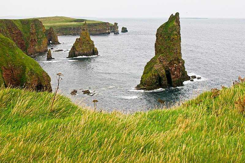 duncansby-head-viewpoint-on-duncansby-head-scotland-towards-several-sea-stacks