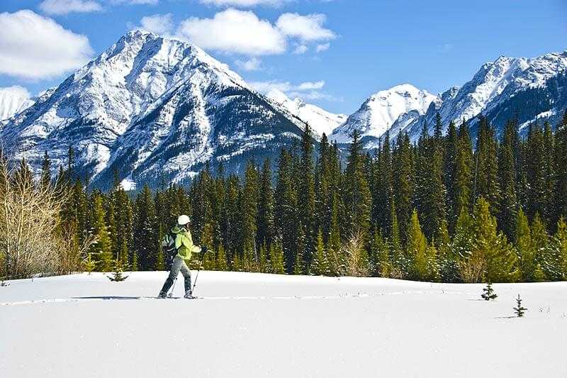 banff-national-park-snowshoeing-in-the-canadian-rockies_0